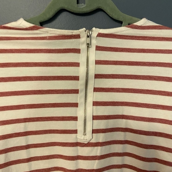 Gap red and white tee with zipper detail sz Small - Picture 3 of 5